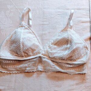 Abercrombie & Fitch White Lace Bralette Size L Removable Pads Adjustable Straps